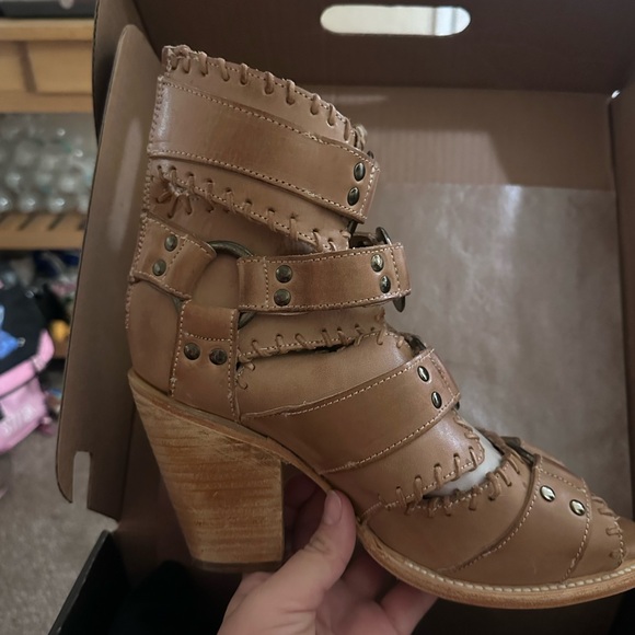 Free Birds Rapture Heel - Picture 2 of 10